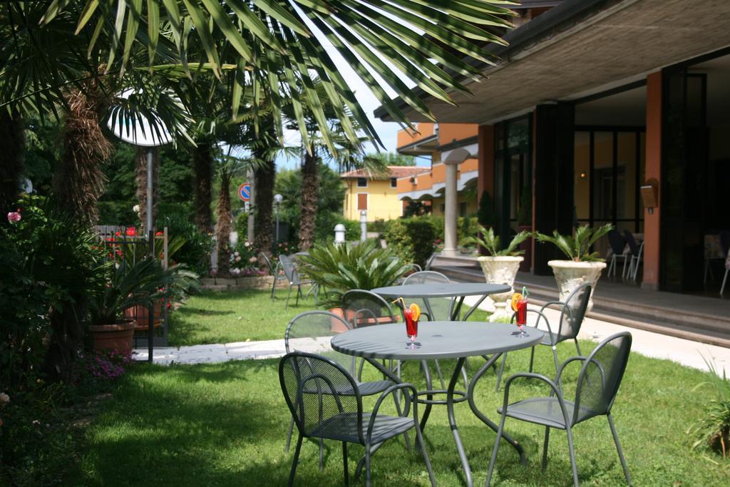 Residence Miralago Rooms & Apartments Manerba del Garda Eksteriør billede