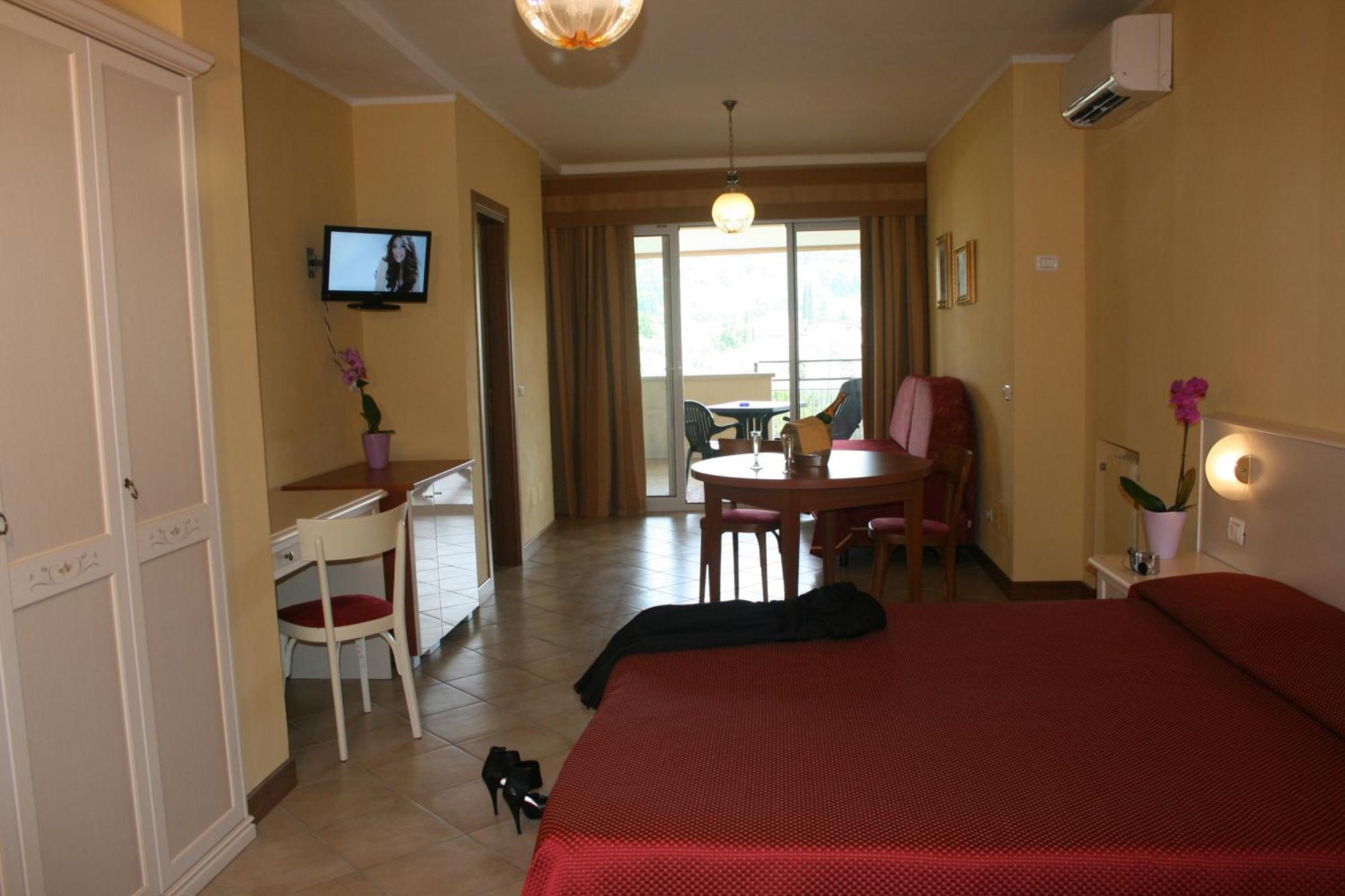 Residence Miralago Rooms & Apartments Manerba del Garda Eksteriør billede