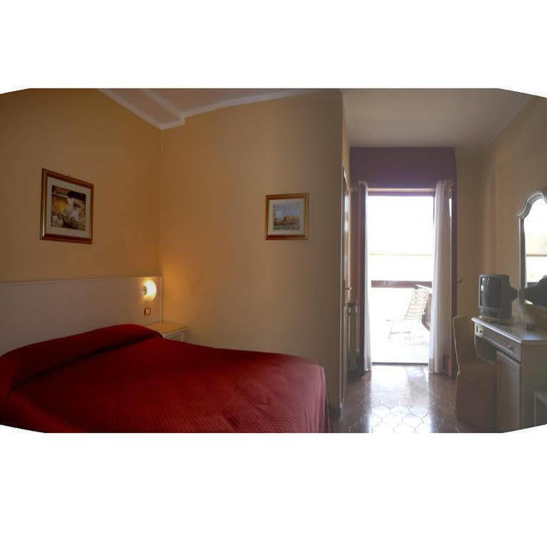Residence Miralago Rooms & Apartments Manerba del Garda Eksteriør billede