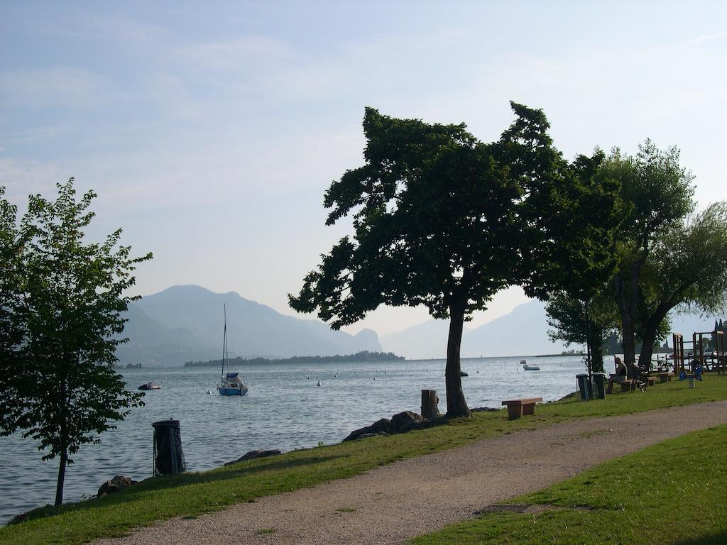 Residence Miralago Rooms & Apartments Manerba del Garda Eksteriør billede